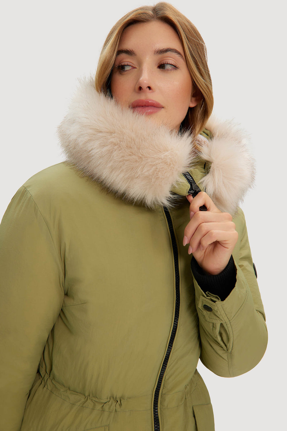 FASHIONABLE DOWN COATS: A WINTER WARDROBE ESSENTIAL