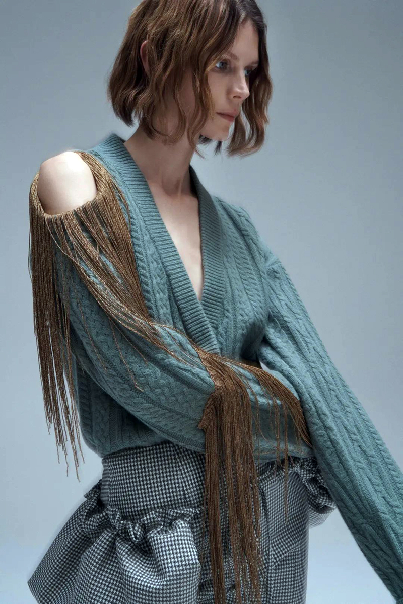 Feather Yarn: The Unique Material for Winter Fashion