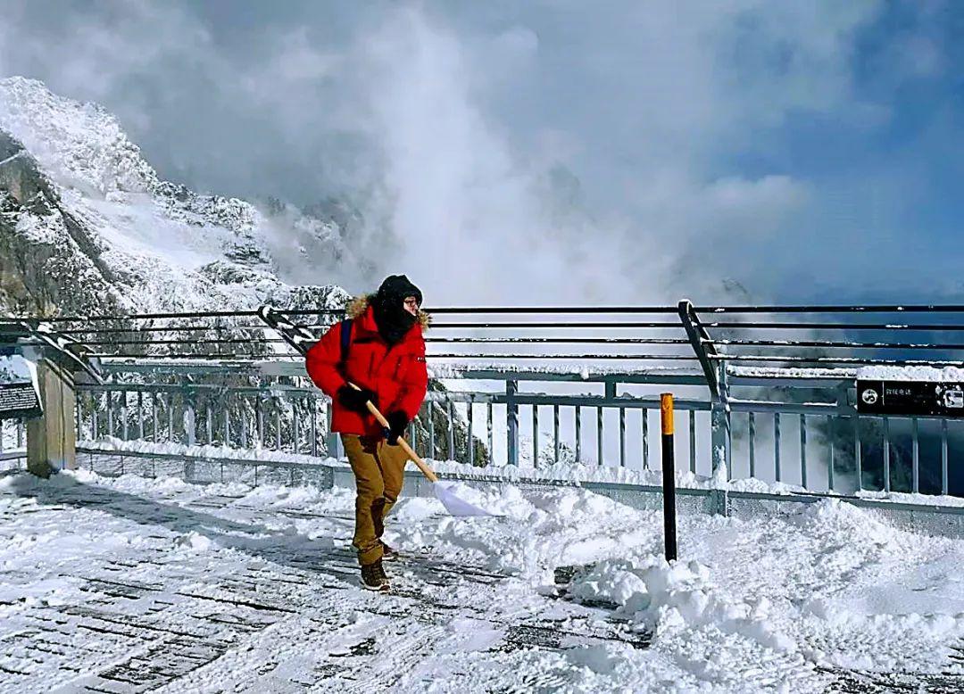 Yulong Snow Mountain Rent羽绒服 Picture