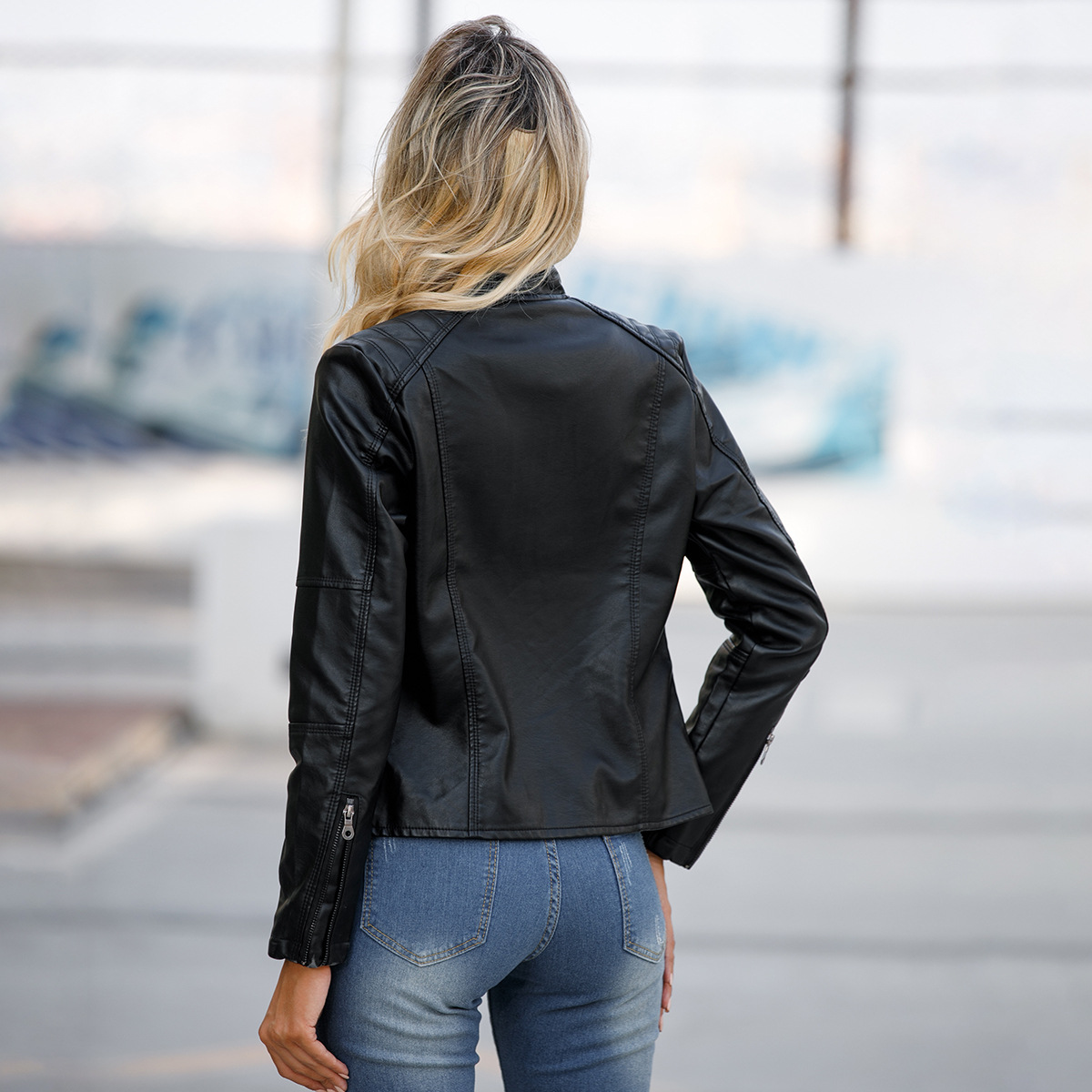 Thin and Lightweight Down Jackets for Women: Fashion and Functionality in a Perfect Balance