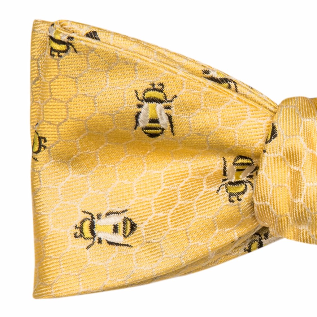 Title: The Alluring Beauty of the Gucci Little Bee Tie - A Fashionable Accessory for the Modern Man