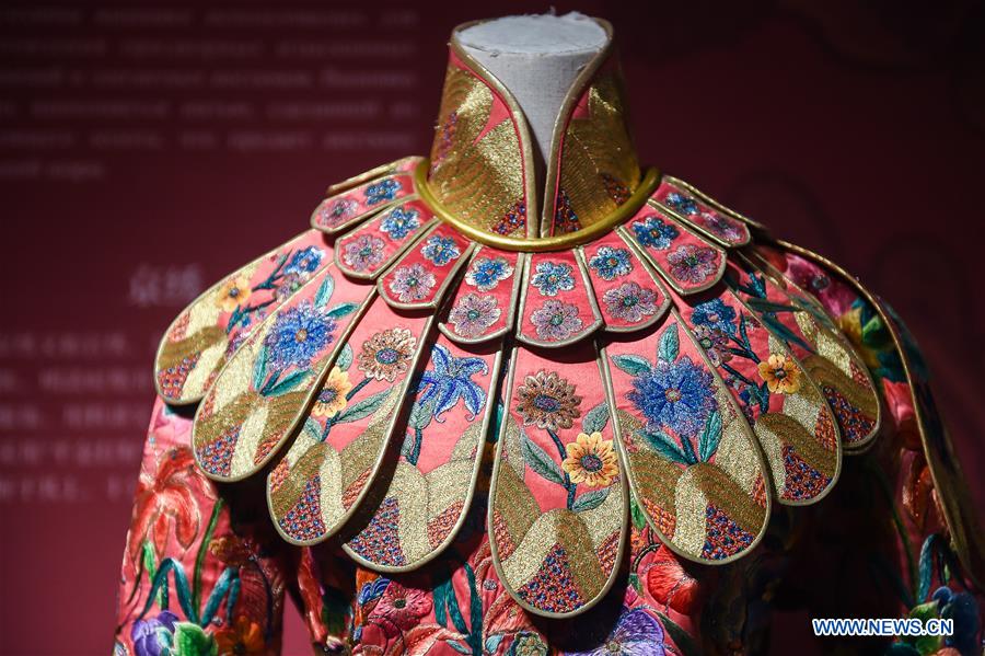 The Elegance and Beauty of Hangzhou Silk Scarves: A Cultural Treasure of China