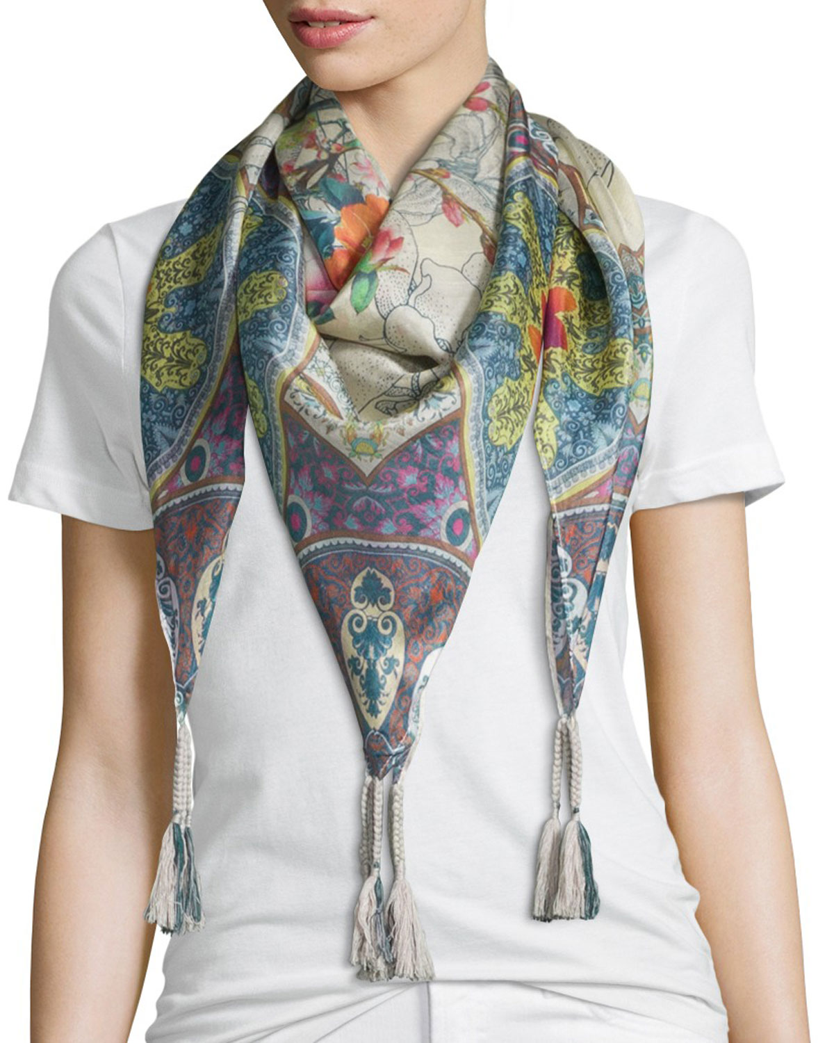 What is a Silk Scarf? The History, Types, and Cultural Significance of this Timeless Accessory