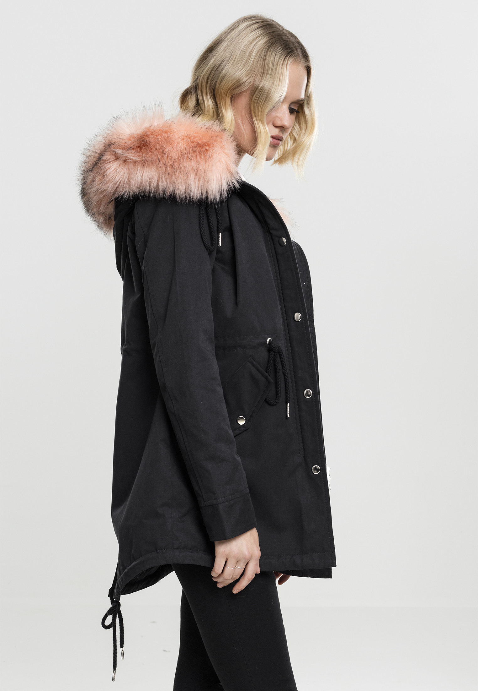 Feathered jackets: a winter essential at the mall