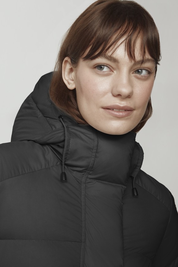 Lightweight Down Jackets: A Fashionable and Practical Winter Clothing Option