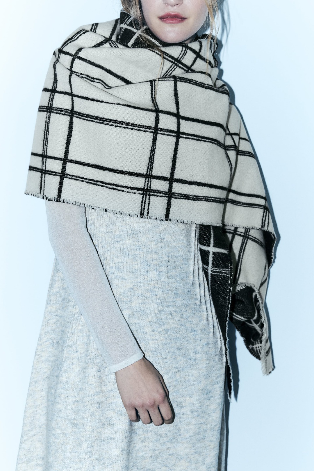 Cloud Scarf: A Fashionable and Functional Accessory for Any Occasion