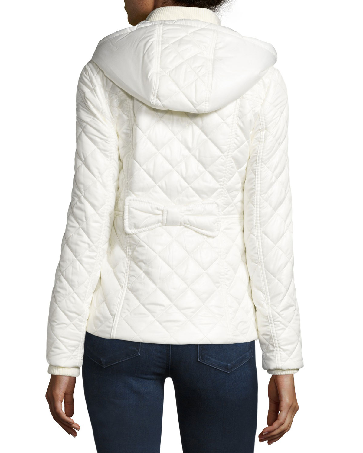 WHITE SHORT-SLEEVE DOWN COAT OUTFIT