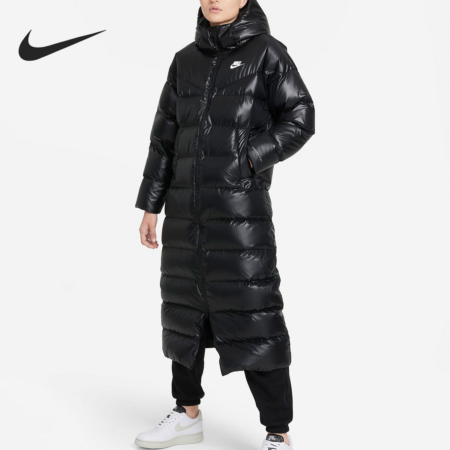 Nike Long-款羽绒服，时尚与功能的完美结合