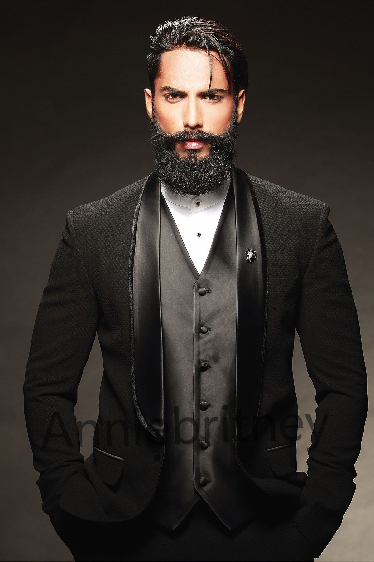 Title: The Art of Male Model Suits: A Comprehensive Guide to Dressing for the Stage