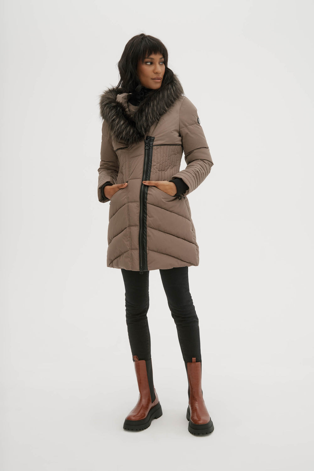 EIFLIYA FEATHER COAT: A WARM AND Stylish CHOICE FOR WINTER