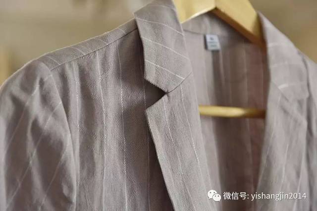 Title: Exploring the Aesthetic Appeal of Linen Suits: Do亚麻西装有档次么？