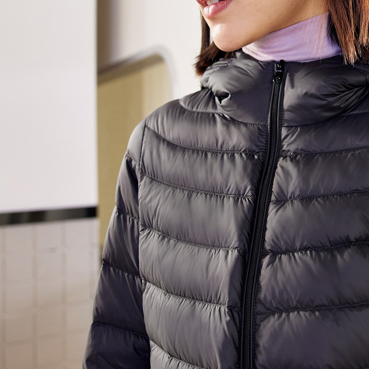 Feather-Light Down Jacket: A Winter Essential for Women