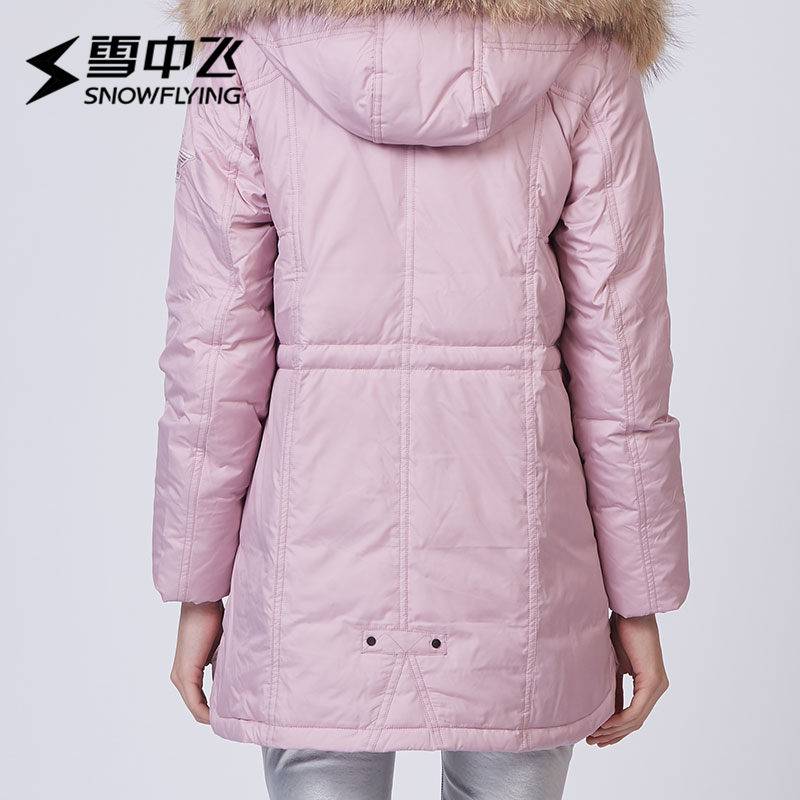 雪中飞羽绒服女款: Fashionable and Functional for Cold-weather Days