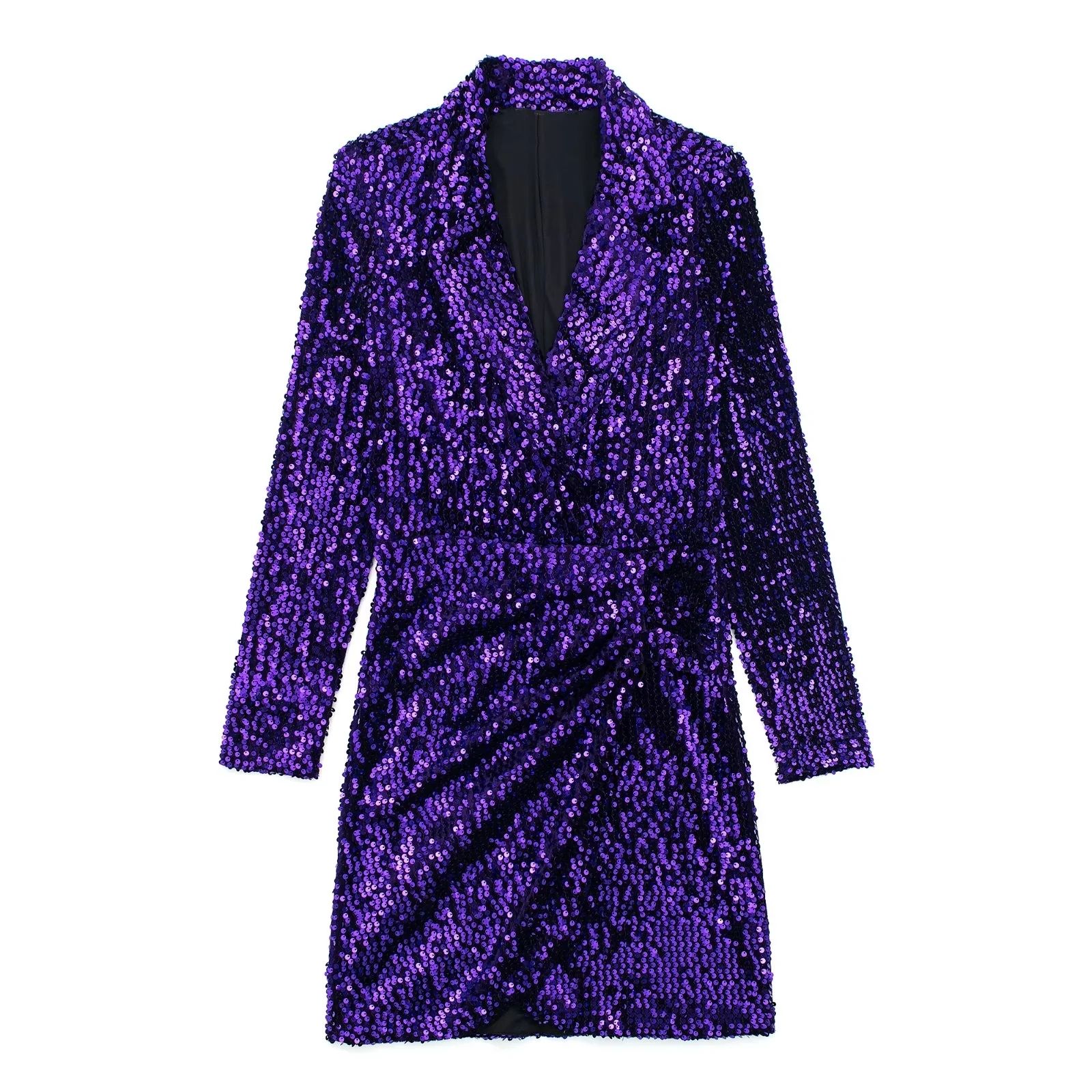 Deep Purple Winter Coat: A Fashion Statement for the Cold Weather