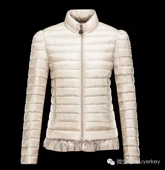 Moncler White羽绒服，时尚界的永恒经典