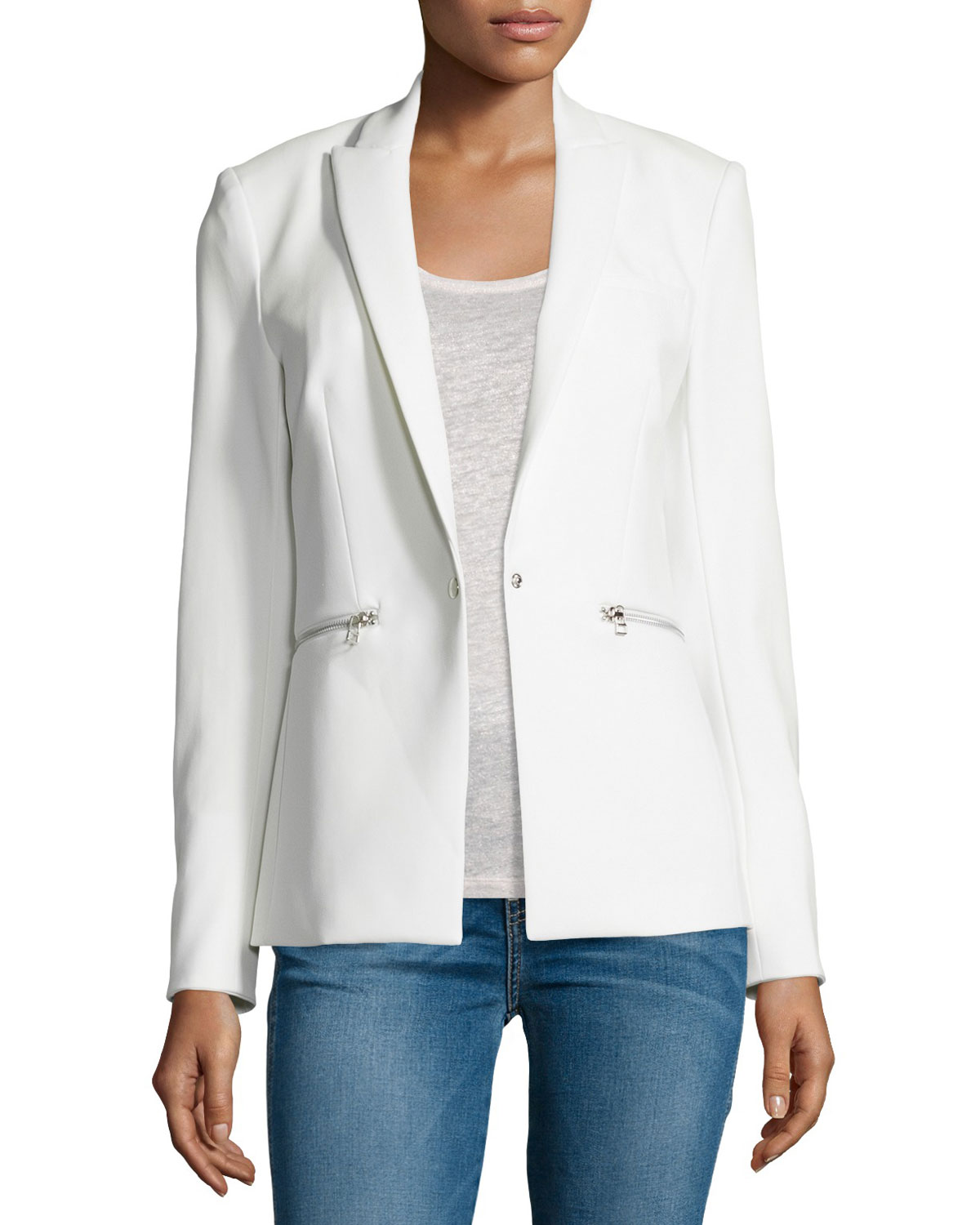 White Short-sleeved Jacket: Fashion Tips and Outfit Combinations