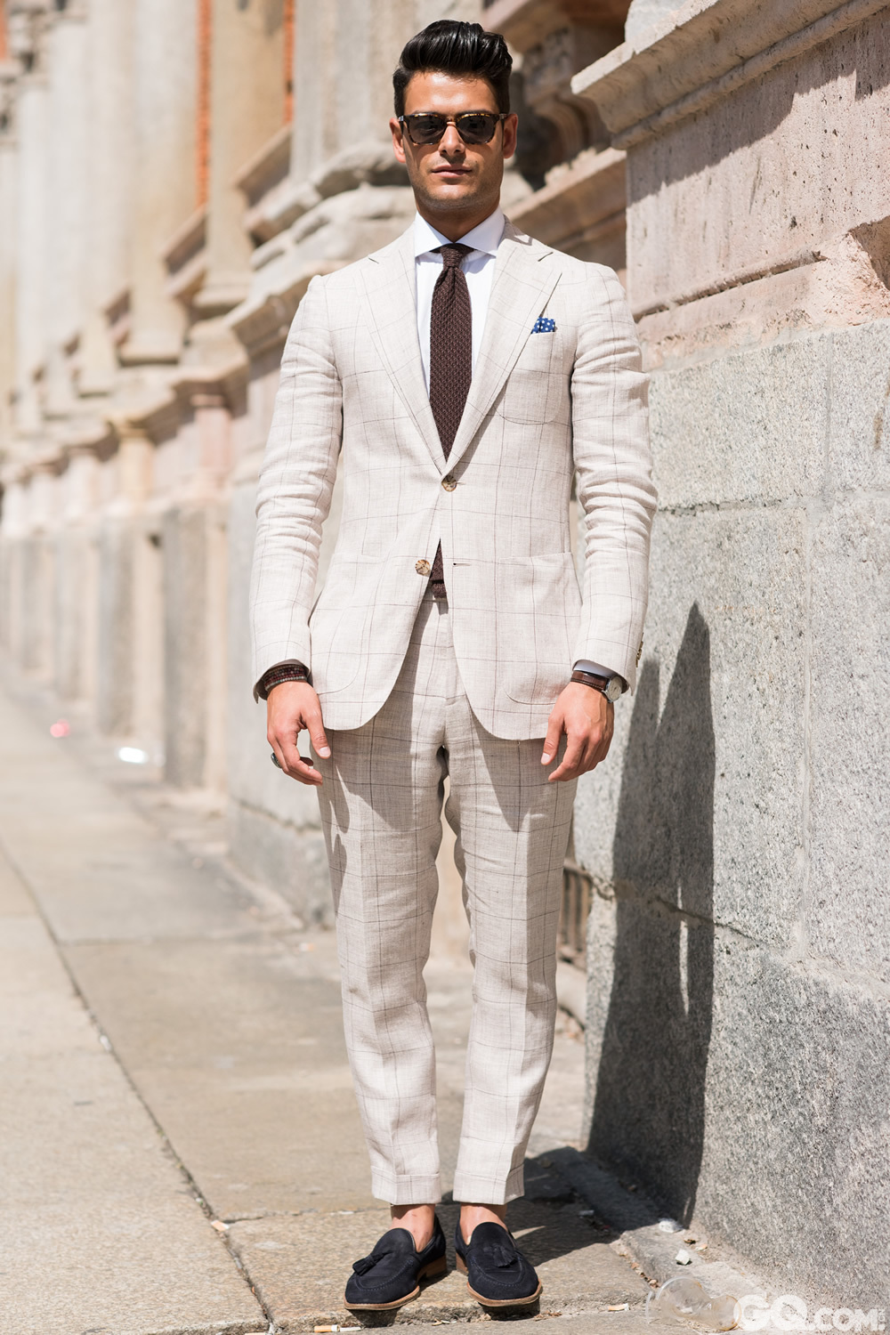 Title: The Art of Mens Casual Wear: A Guide to Pairing a Perfect Outfit with Suit