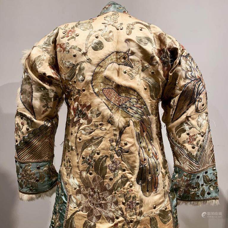 Title: The Art of Crafting Suzhou Suits: A Masterpiece of Chinese Style