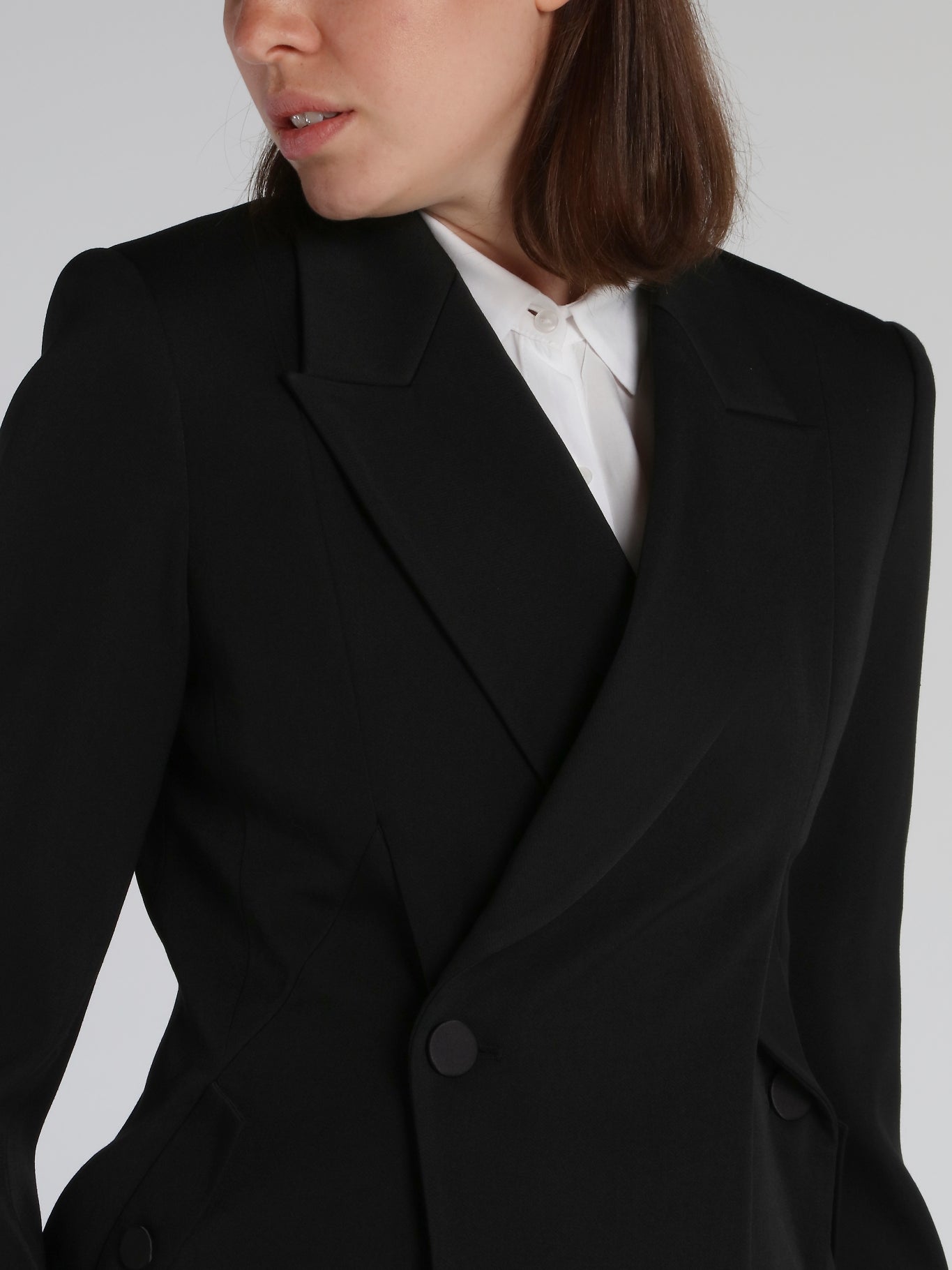 Black Suit Fashion: A Guide to Combining Style and Subtlety