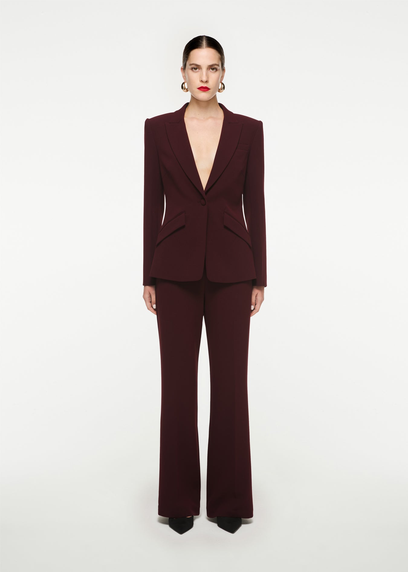 Title: Unveiling the Elegance: A Comprehensive Guide to Womens Mid-Length Suits