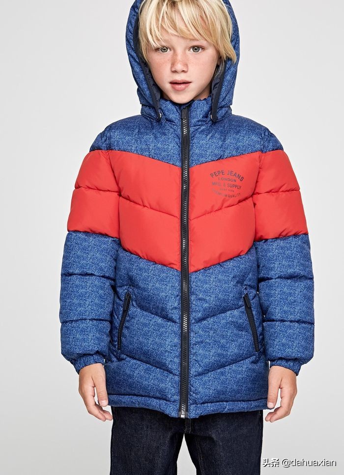 Balabala Boys Down Jacket: Fashion and Functionality in Winter Sportswear