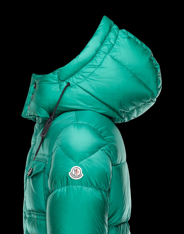 Moncler Green Winter Jacket: A Fashion Staple for Outdoor Adventures