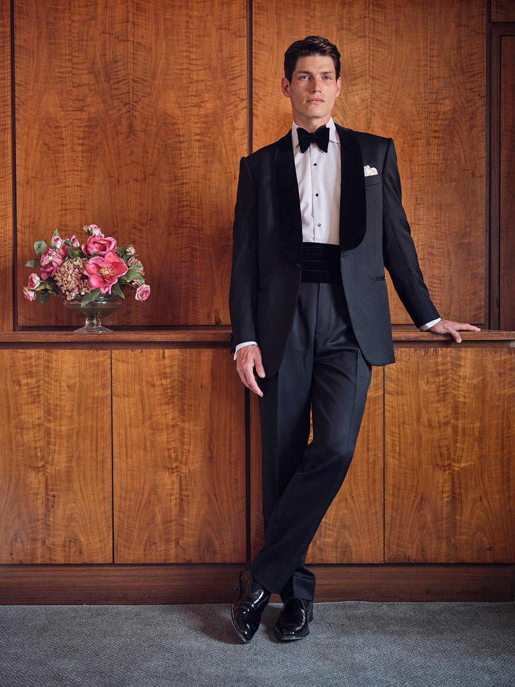 Title: Unveiling the Timeless Elegance: The Iconic Tom Brown Suit