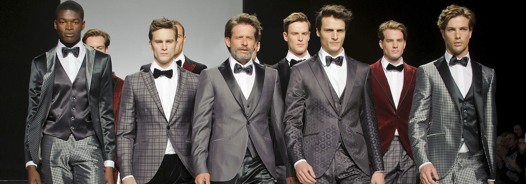 Title: The Evolution of Mens Suits: A Comprehensive History