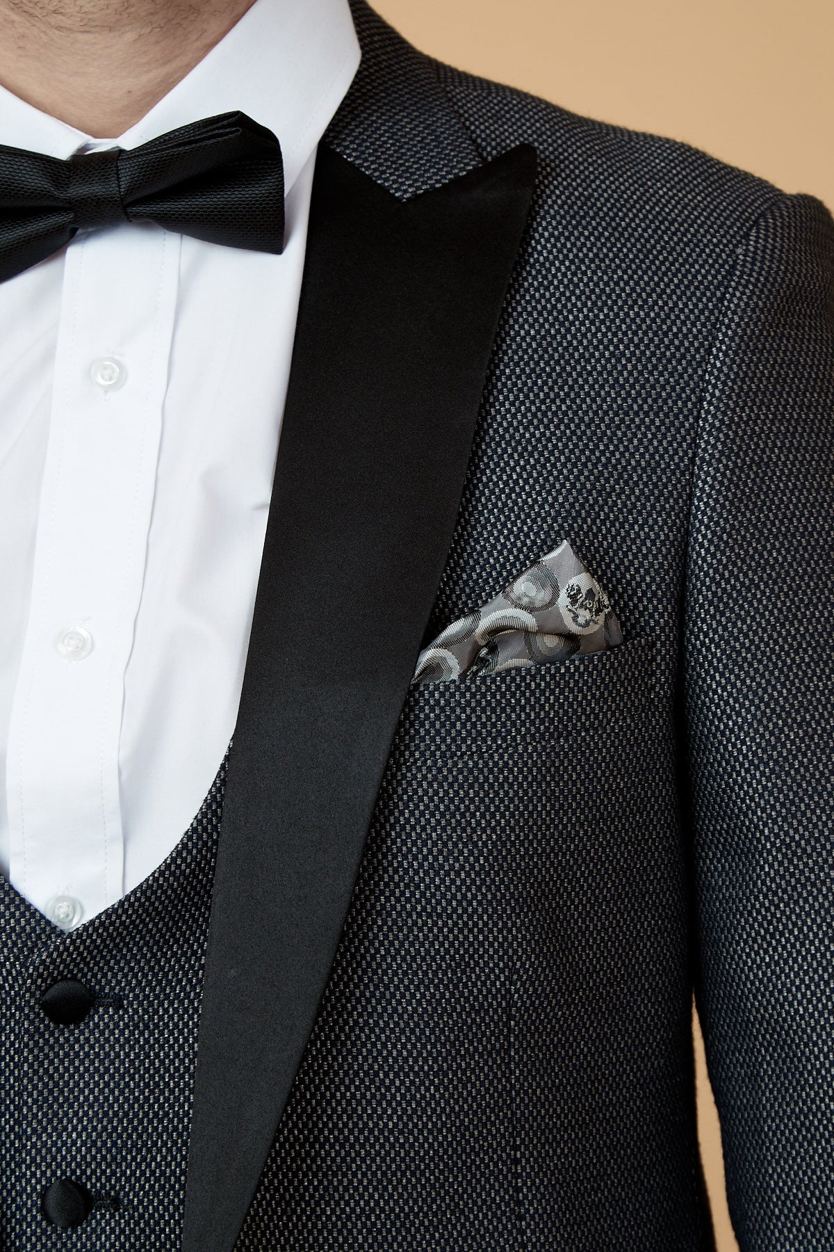 Title: Masterclass in Mens Fashion: How to Pair a Dark Grey Suit for a Sharp and Sophisticated Look