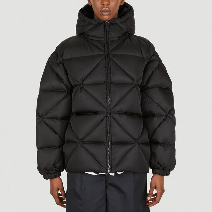 The Long-Sleeve Mens Down Jacket: A Fashion Staple for Winter