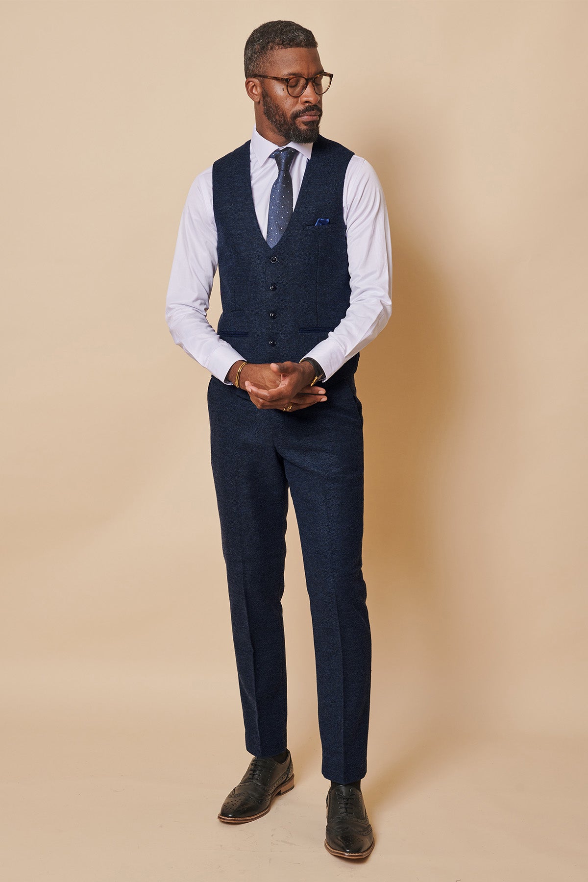 Title: How to Pair a Navy Blue Suit for a Stylish and Professional Look