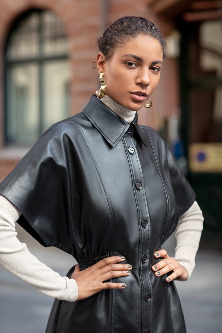 Title: The Perfect Hairstyle for Women Wearing Suits: A Comprehensive Guide