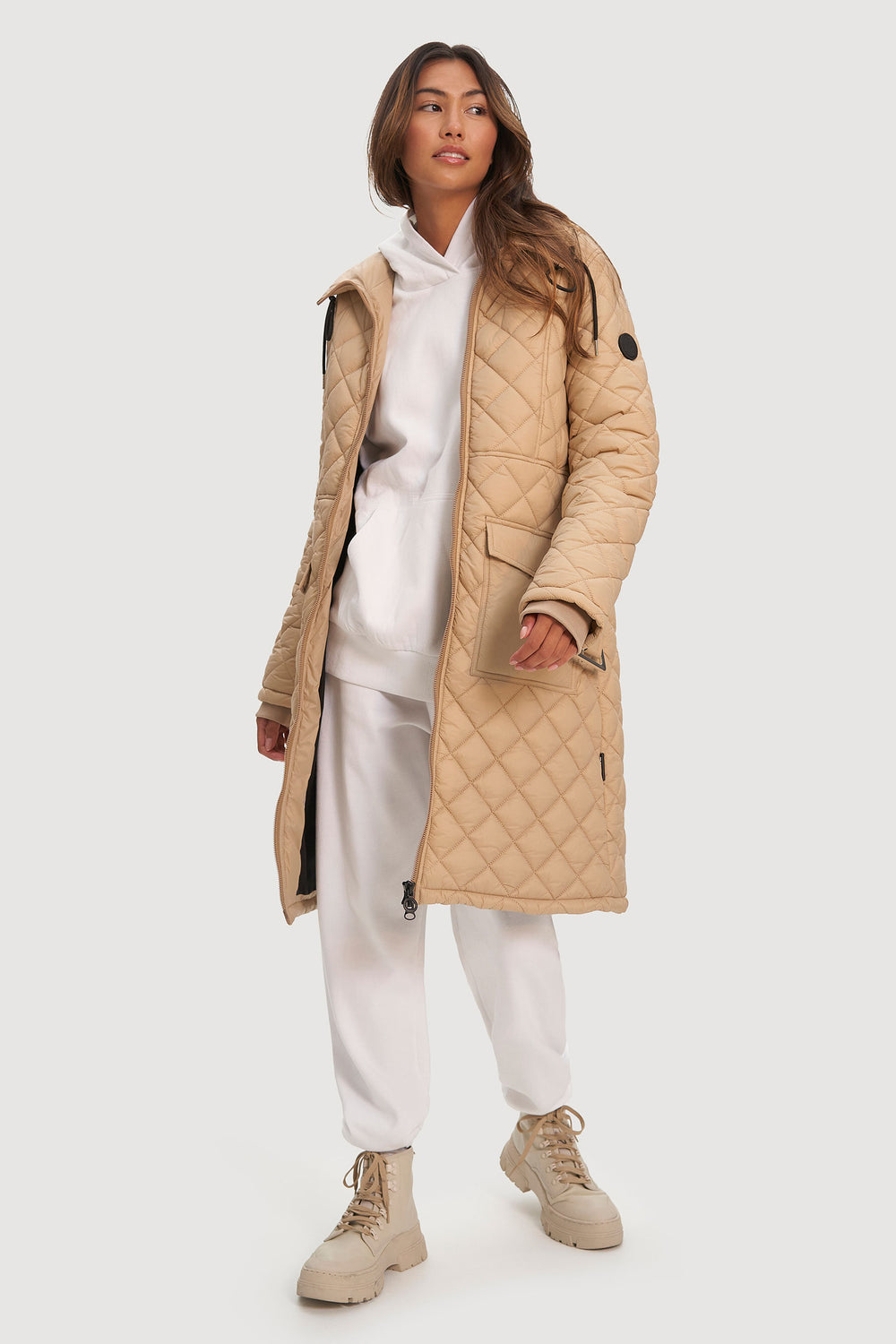 The beauty of Camel-Color Down Jacket: Outfits and Style Inspiration