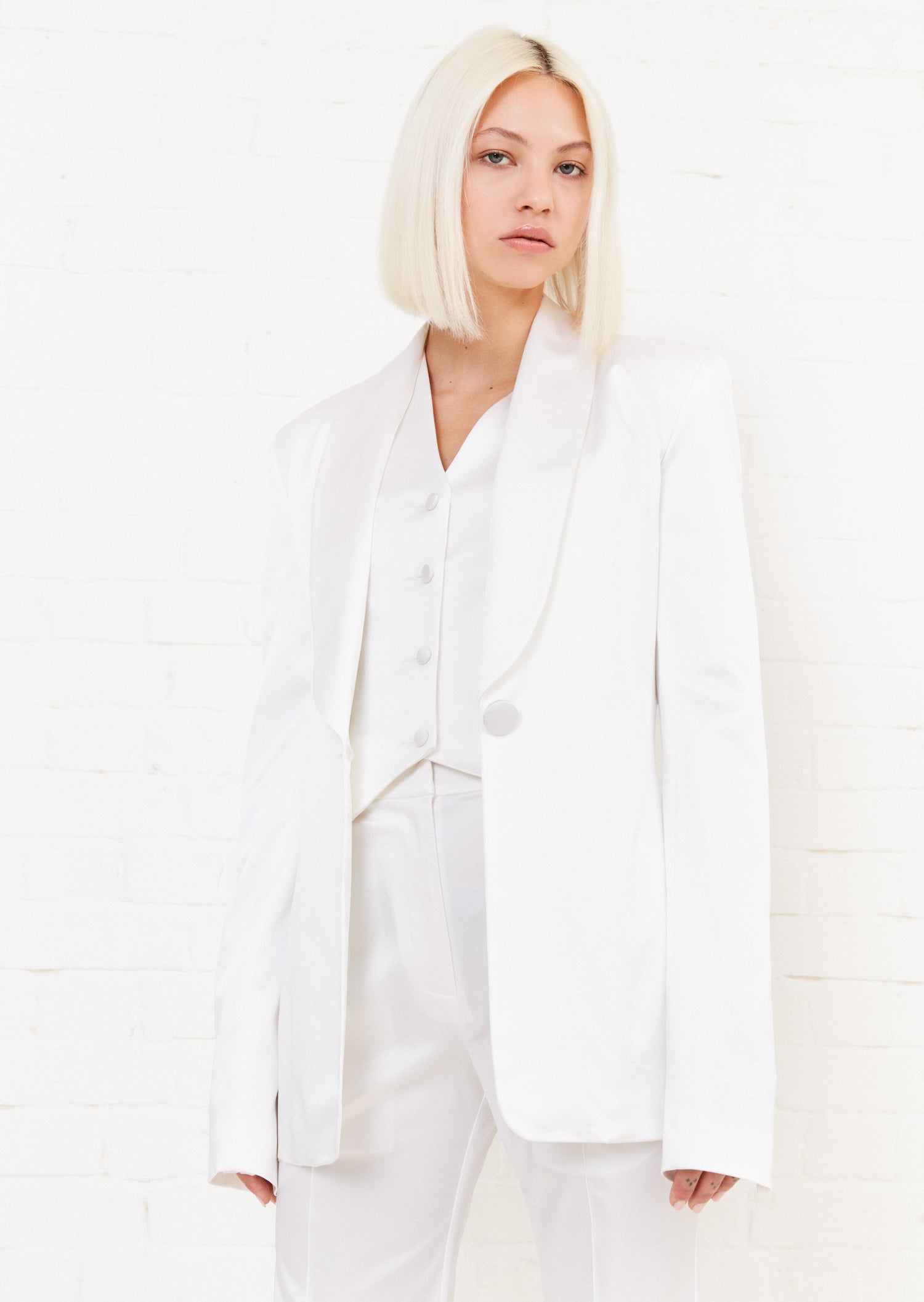 Title: Mastering the Art of Layering: What to Pair with a White Suit Coat