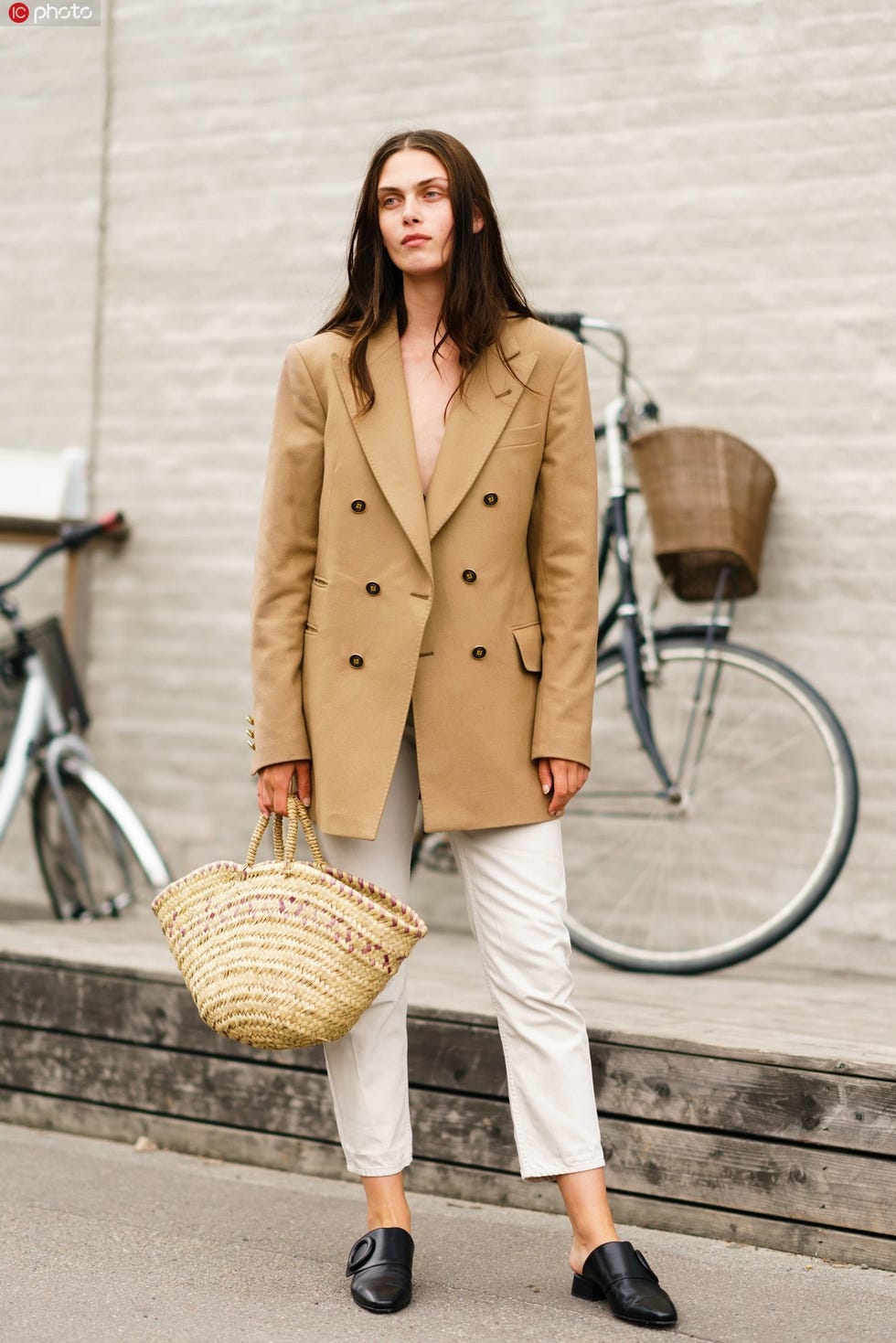 Title: Combining the Versatility of Beige Suit Jackets: A Style Guide