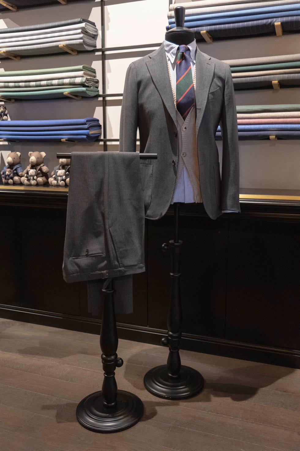 Title: The Art of Crafting Premium suits: A Guide to High-End Clothing