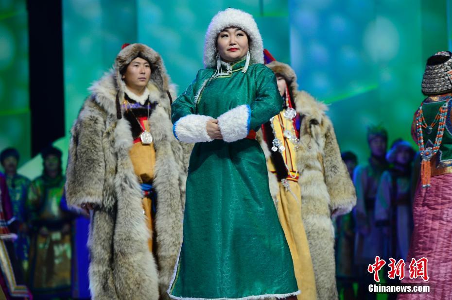 The charm of Mongolian coat in winter