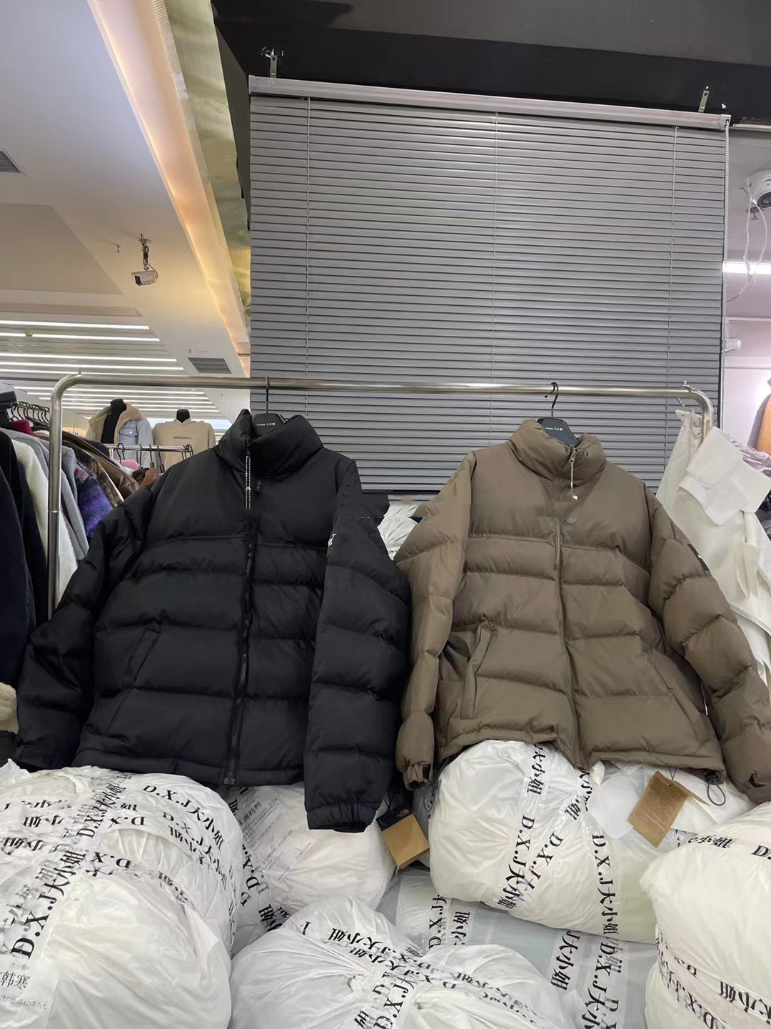 The羽绒服 Wholesale Market in Changshu