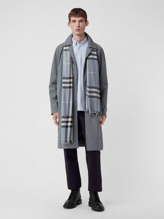 What to Wear as a Scarf with a White Down Jacket?