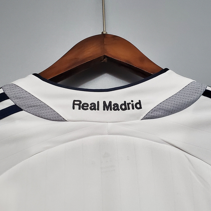 The article is about the Royal Madrid jackets. Here is the English title: