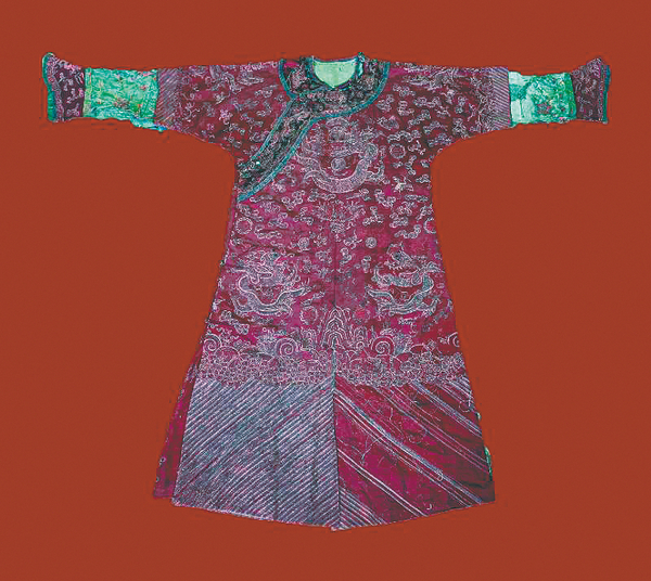 Title: The Art of Qing Dynasty Womens Clothing: A Cultural Exploration