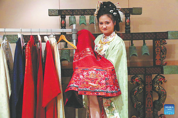 Title: The Ancient Chinese Womens Clothing