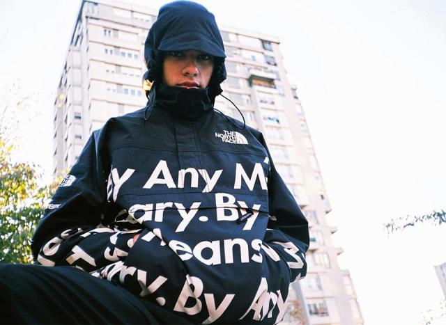 North Face x Supreme Collaboration羽绒服，时尚与实用的完美结合