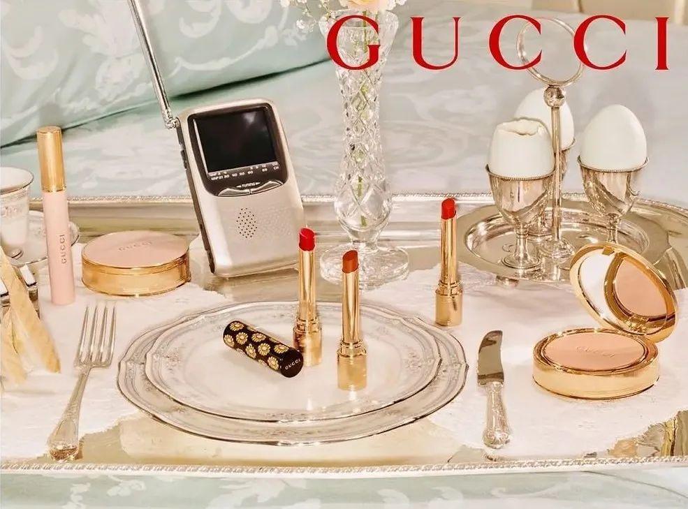 Title: The Enigmatic Allure of Gucci Womenswear: A Journey Through Timeless Beauty and Unparalleled Style