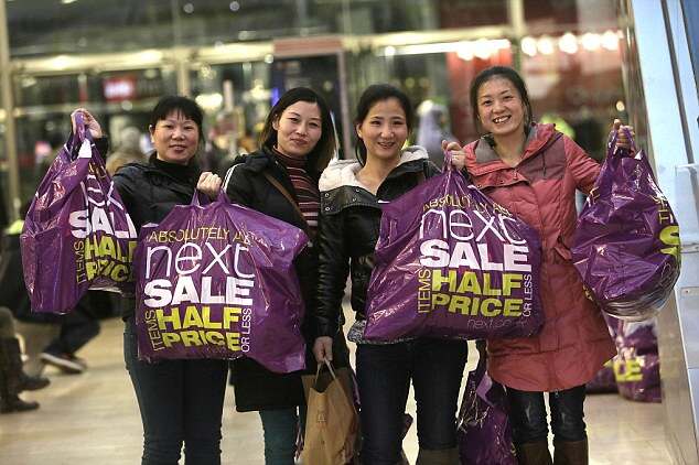 Title: Exploring Chongqings Ladies Fashion Wholesale Market - A Paradise for Women Entrepreneurs