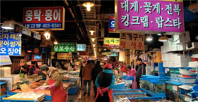 Title: Exploring the Trendy World of Korean Fashion at Wholesale Market