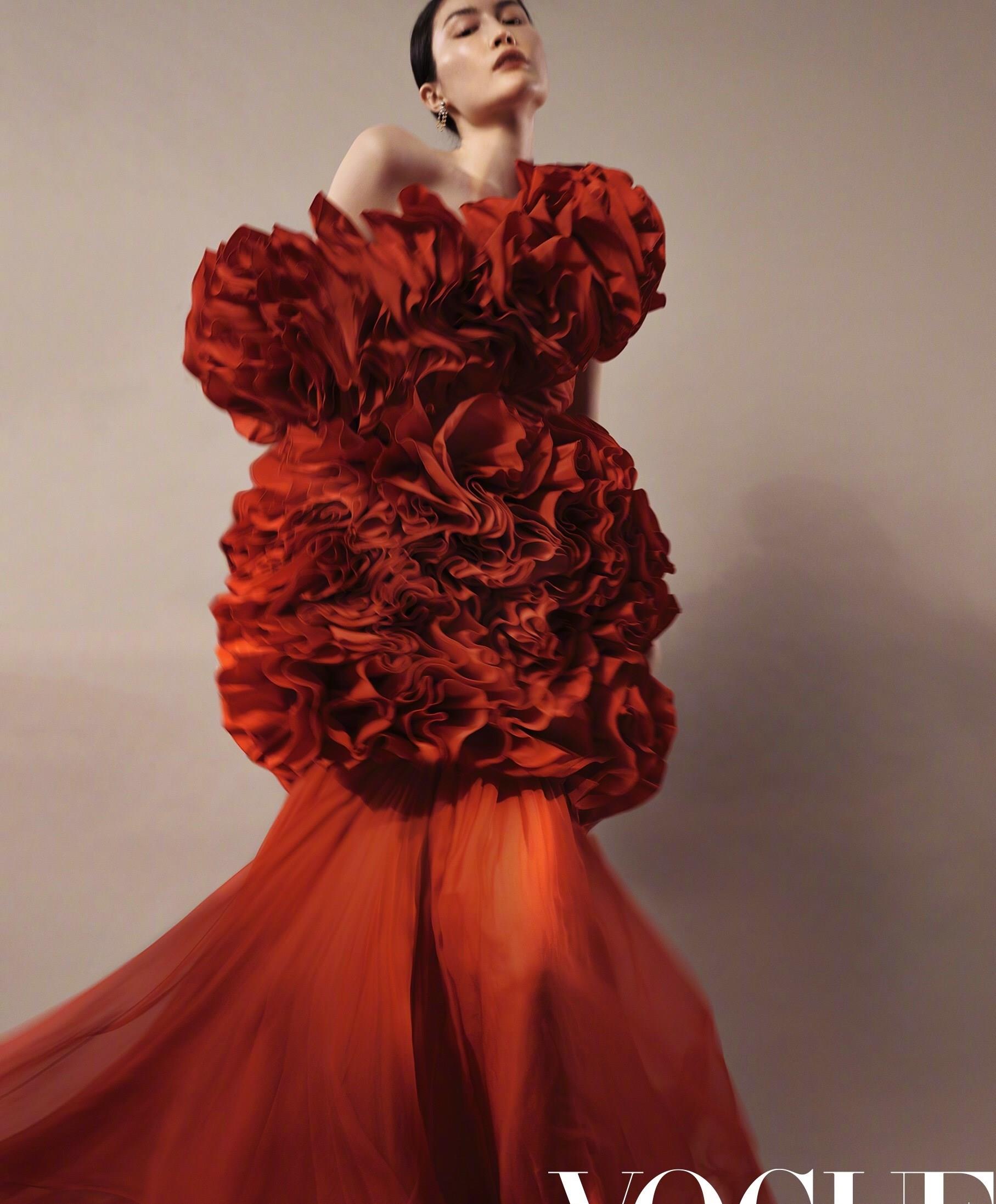 Title: Embracing the Beauty of Rose: An Exploration of the Exquisite World of Rose Fashion