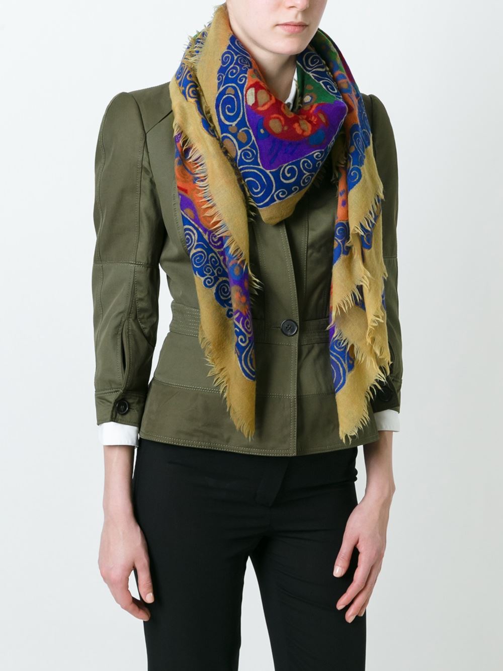 The Art of Scarf Pairing: Fashionable Tips and Trends