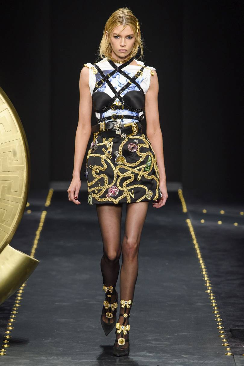 Title: The Exquisite World of Versace Womens Fashion Images