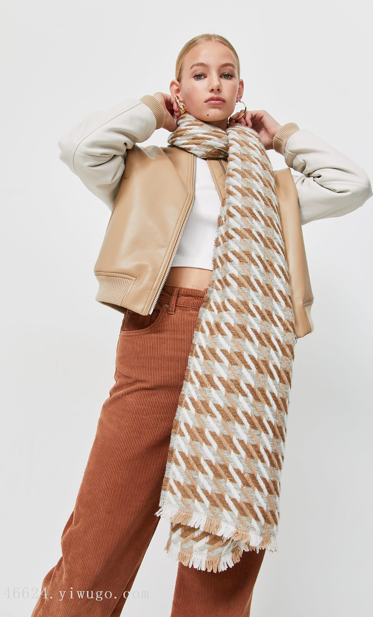 The Multi-Purpose Scarf: A Fashionable and Functional Staple